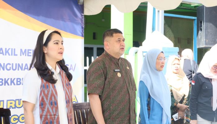 Wamendukbangga Tinjau Kampung KB Makassar, Munafri Tegaskan Keluarga Jadi Fondasi Generasi Emas 2045
