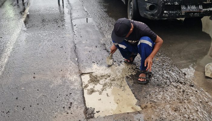 Aduan Warga Ditindak Cepat, Jalan Rusak di Veteran Selatan Makassar Langsung Diperbaiki