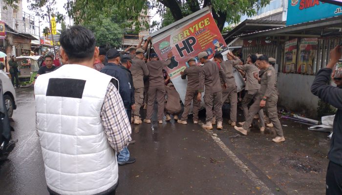 Penertiban 96 Lapak PKL di Mariso Makassar Berlangsung Kondusif, Pedagang Bongkar Mandiri Setelah Puluhan Tahun