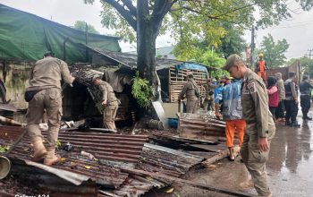 Pemkot Makassar Tertibkan Lapak Liar dan Kontainer Besi di Panakkukang, Upaya Cegah Banjir dan Tata Kota