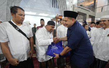 Munafri Safari Ramadan di Tamalanrea, Salurkan Bantuan dan Bahas Penertiban PKL