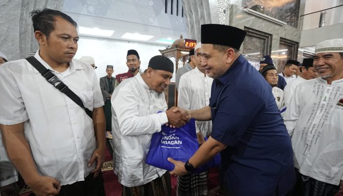 Munafri Safari Ramadan di Tamalanrea, Salurkan Bantuan dan Bahas Penertiban PKL