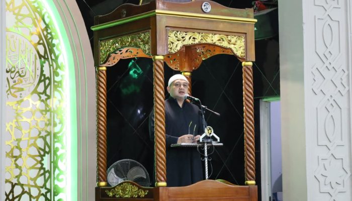 Munafri Berbaur dengan Warga di Safari Subuh Mariso, Serahkan Bantuan untuk Pengurus Masjid