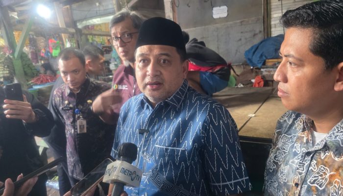 Jelang Idulfitri, Wali Kota Makassar Sidak Cek Harga Sembako di Pasar Pabaeng-baeng