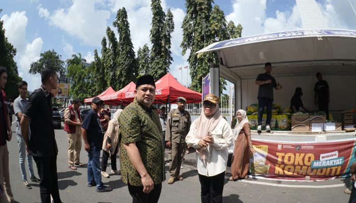 Wali Kota Makassar Tinjau Pasar Murah di Monumen Mandala, Sembako Dijual di Bawah Harga Pasar
