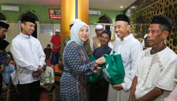 Safari Ramadan, Wakil Wali Kota Makassar Serap Aspirasi Warga dan Salurkan Bantuan Masjid