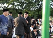 Ribuan Warga Padati Karebosi, Wali Kota Makassar Salat Id Berbaur Tanpa Sekat